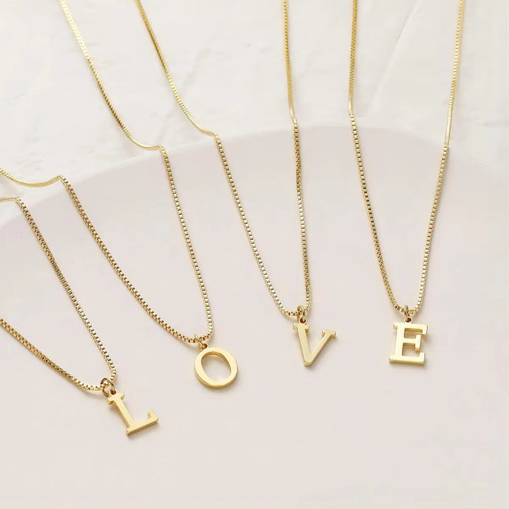 Collier avec des initiales de lettres d&