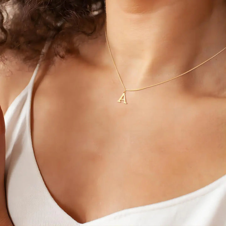 Collier avec des initiales de lettres d&